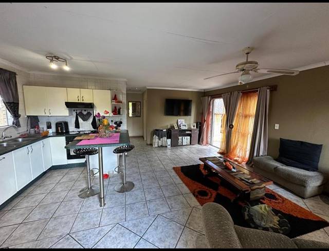 2 BEDROOM TOWNHOUSE FOR SALE IN ALBEMARLE